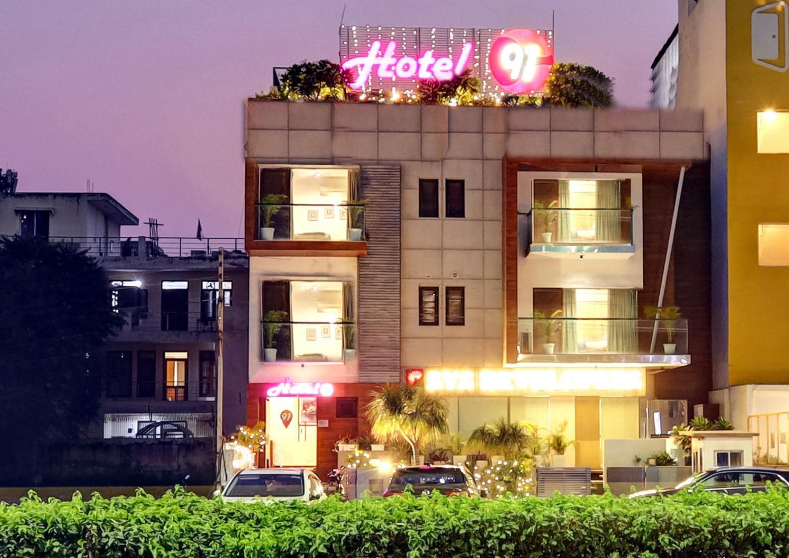 Hotel 91 Golf Course Road グルガウン エクステリア 写真